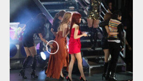 ‘서현 매너손’보다 눈길끄는 다정 커플 ‘연예인?’ 