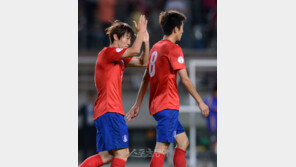 [포토] ‘한국-레바논’ 김보경, 팬들과 자축의 박수