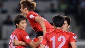 [포토] ‘한국-레바논’ 격한 축하받는 김보경 ‘신난다!’ 