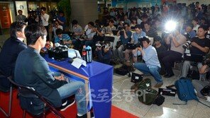 [포토] 박주영, 오랜만의 등장에 플래시 세례 ‘어색해’