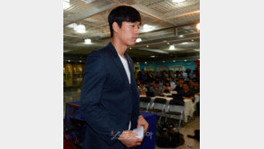 [포토] 무거운 발걸음으로 떠나는 박주영