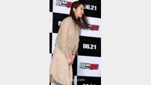 [SD포토] 고현정, 미모만큼 매너도 굿! ‘두 손 모아 인사’