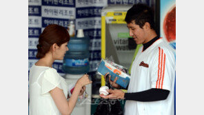 [포토] 황재균-공서영 아나운서 ‘너무 다정해~’