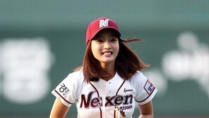 [포토] 김소리, 아찔한 시구에 만족감 폭발 ‘흐뭇~’