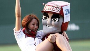 [포토] 섹시절정 김소리 번쩍…‘턱돌이 계 탔네’