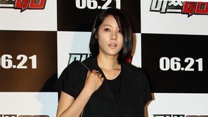 [포토] 윤지민, 보일듯 말듯… 어색한 시스루룩 노려나?