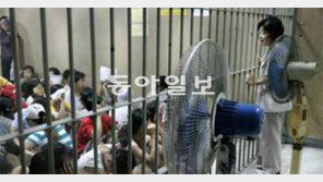 “그녀 나타나면 목욕하다가도 뛰쳐나와 정좌”