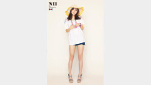 [포토] 민효린, 흰 셔츠만 입은 듯…‘제대로 하의실종’