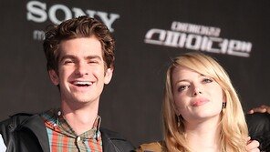 [SD포토] 앤드류 가필드-엠마 스톤, 실제 연인 포스는?