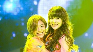 [포토] 에프엑스 루나, 설리 포박 ‘애정이 철철~’