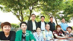 3대 11명 현역 복무 ‘병역 명문가’… 유경희 씨 가문 대상 수상