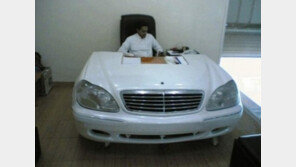 어느 사장님의 책상 ‘자동차가 얼마나 좋았으면…’ 