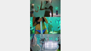 [영상] 수중 나이트클럽, 비키니 입고 부킹을?