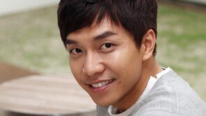 [SD포토] ‘훈남’의 결정체 이승기, 미소 짓자 女心술렁