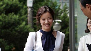 [포토] 박기영 하객패션, 허벅지 드러난 드레스 ‘어머’