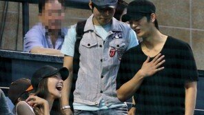 [포토] 윤아, 조신한 서인국 모습에 ‘빵 터졌네~’