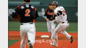 [포토] 투지의 이택근 ‘협살에 걸리고도 살았네~’