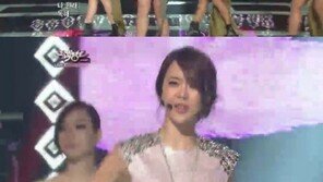 백지영, 무대 위 옷 밟고 미끌~ ‘아찔한 순간!’