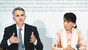 수치 “시차 때문에”… 스위스 기자회견장서 탈진