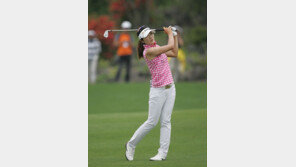 [KLPGA 에쓰오일 챔피언스 현장리포트] ‘그린의 풍운아’ 안송이, 동료들 응원 속 아쉬운 2위