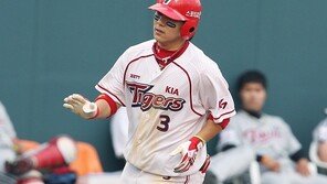 [포토] 김선빈, 트라우마 딛고 회심의 투런포