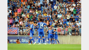 수원 홈관중 20만…블루랄라의 힘