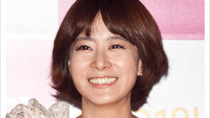 [우먼 동아일보 스타 뷰티] 촉촉하고 윤기나는 피부~ 류현경의 ‘베이직 윤광 메이크업’