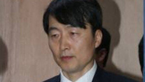 [이석기 ‘애국가 부정’ 파문]국회의원 이석기의 ‘시대착오적 국가관’