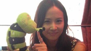 조여정, 한뼘 초미니 원피스…민망할 정도