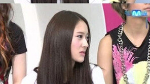 크리스탈 급정색? “방송은 봤나? 웃으면서 대답했는데…”