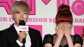 [SD포토] 티파니, 이특 인사말에 ‘눈 뜨고는 못 봐’