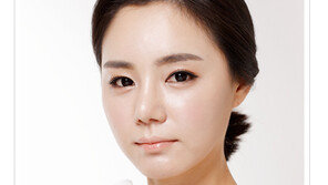 [우먼 동아일보 메이크업 솔루션] 뷰티모델 정희정의 성형 없이 예쁜 눈 만들기~ 눈꼬리 삼각존과 숨은 1mm의 법칙