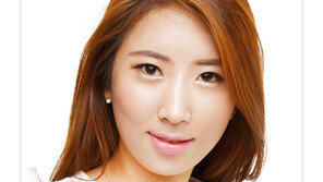 [우먼 동아일보 메이크업 팁] 초보를 위한 1분 레슨! 핑크 립스틱으로 하트 모양 입술 만들기