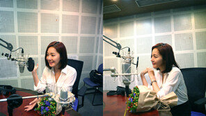 엄지원, 라디오 부스에서도 빛나는 ‘여신 미모’ 