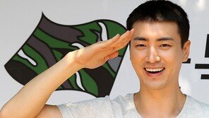 [SD포토] 이준혁 ‘충성! 다녀오겠습니다’