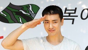 [SD포토] 이준혁 ‘웃는 게 웃는 게 아니야’