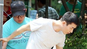 [SD포토] 이준혁 ‘앗, 넘어질 뻔’