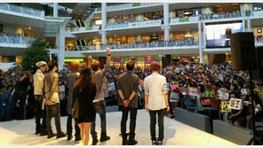 틴탑, 하이터치회에 인파 몰려 행사 중단 ‘해프닝’