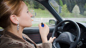 운전중 담배꽁초 버리면 5만 원!… 네티즌들 “닥치고 찬성!”