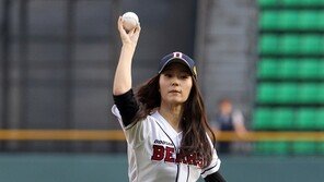 [포토] 크리스탈, 표정 만큼은 강속구 날릴 기세!