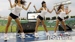 [포토] 치어리더, 내추럴하게 나시티에 핫팬츠 입고 섹시댄스