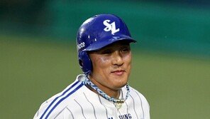 [포토] 삼성 이승엽, KIA 상대로 득점 ‘흐뭇’