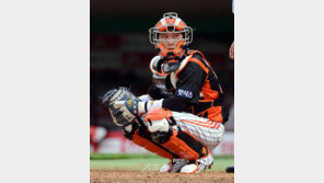 [포토] 용덕한, 회심의 눈빛 사인