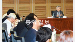 최장집 “모바일 경선은 참을 수 없는 가벼움”