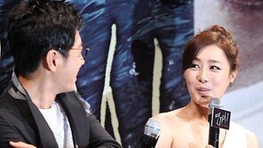 [SD포토] 김명민-문정희 ‘우리 부부 같죠?’