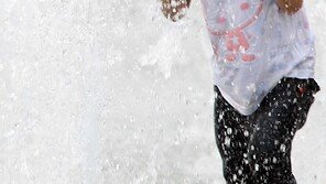 [SD포토] 물놀이에 신난 아이 ‘시원해요!’