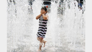 [SD포토] 여자아이, 방방 뛰며 ‘아이 시원해~’