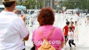 [SD포토] 어른들, 그저 바라만…휴가 생각 물씬