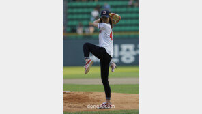 [포토] 씨스타 다솜, 특이한 각도의 와인드업으로 ‘이색 섹시’