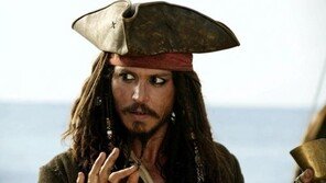 조니뎁, 14년 함께 산 바네사 파라디와 결별…정말로 ‘그녀’ 때문에?